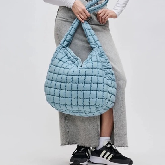 Urban Expressions Puffer Carryall - Picture 4 of 10